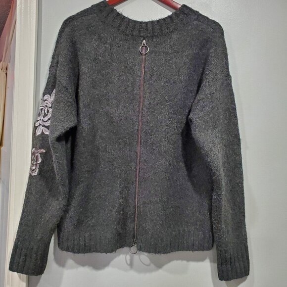 Blank NYC Sweater Womens Floral Embroidery Charcoal Gray Zip Back Wool Sz M - Picture 2 of 15
